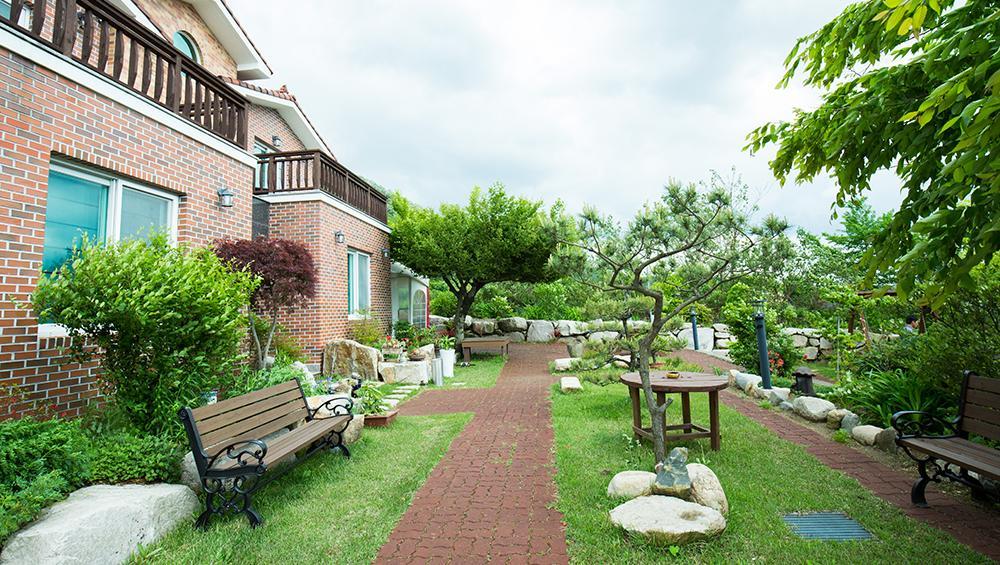 Utopia Pension Gyeongju Exterior foto